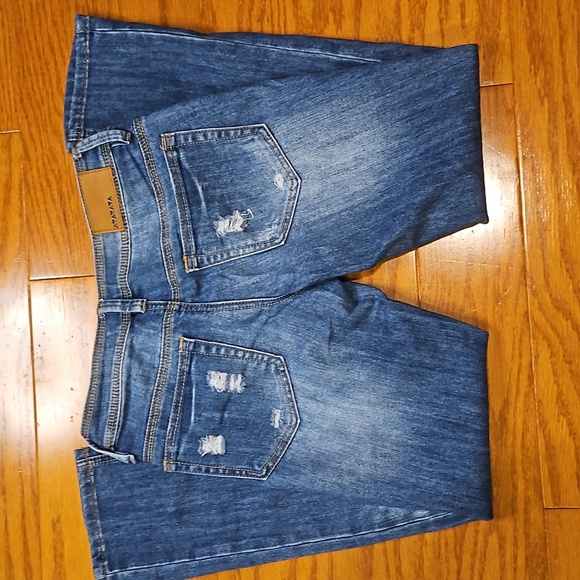 Dollhouse Jeans - Picture 4 of 8